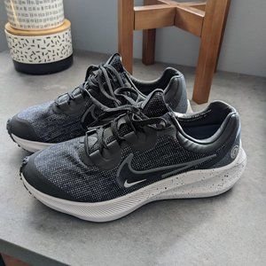 Men's NIKE Zoom Winflo 8 Shield Sneaker Size 9.5